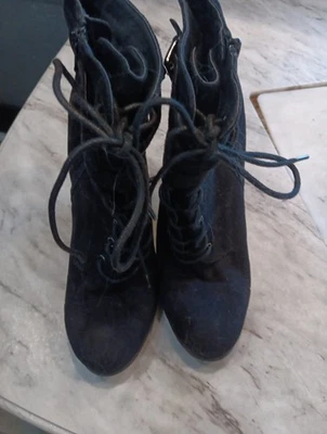 Botines Charlotte Russe negros usados para mujer talla 8 con cordones y cremallera lateral Foto 1 de 4