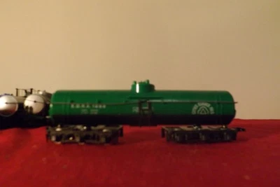 HO Scale Single Dome Tank Car EORX 1086 Cities Service Oils Green Tanker Car - Image 1 of 4