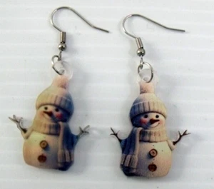 Schneemann Ohrringe Damen Weihnachten Winter Schmuck flach 3D Bommel Mütze Neu - Bild 1 von 4