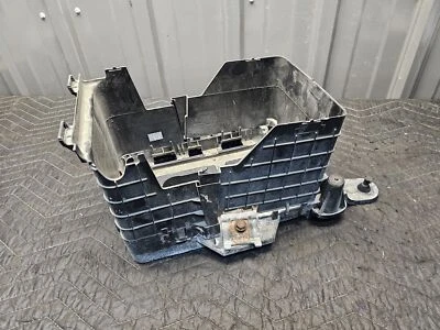 Volkswagen CC 2010 bandeja inferior de batería protector de plástico OEM - sin cubierta superior Foto 1 de 3