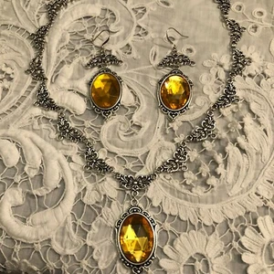 JUEGO DE PENDIENTES LARGOS CHARLOTTE FILIGRANA ST VICTORIANA PLATA PL AMARILLO CHS - Imagen 1 de 6