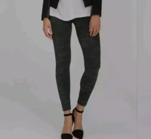 NWT Spanx Womens Look At Me Now Camo Green Leggings Size Small - Picture 1 of 6