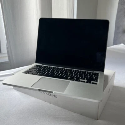 Apple MacBook Pro 13 Retina Display Intel Core i5, 8GB 128GB 13,3" Silber  - Bild 1 von 4