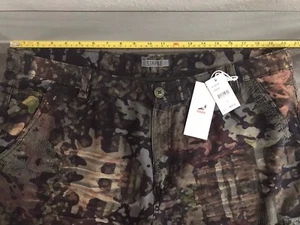 Nuevos con etiquetas pantalones cortos estampados de terreno básico 40 W al por menor $66 - Imagen 1 de 6