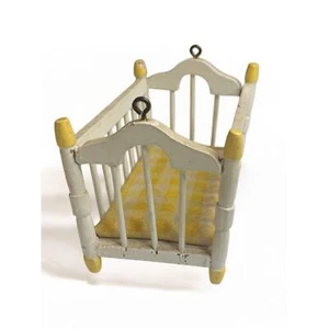 Vintage Holz Miniatur Babybett weiß gelb 1:12 - Bild 1 von 7