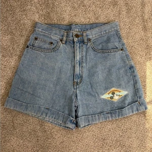 Pantalones Cortos Vaqueros DE COLECCIÓN Mickey Inc Tiro Alto Cintura Alta Disney Años 90 Pequeños Puños - Imagen 1 de 10