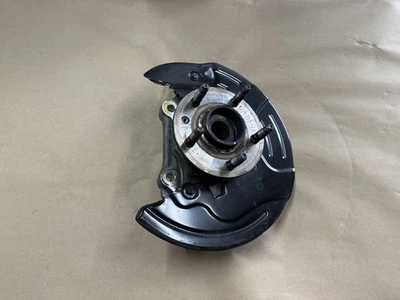 Chevrolet Camaro SS 2010-2015 RH lado del pasajero eje delantero buje nudillo GM Foto 1 de 4