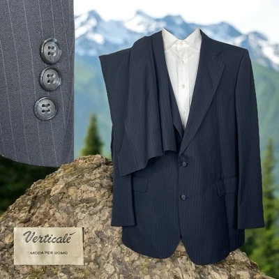 Traje Verticale 2 Piezas Hombre 44R 38x30 Azul Marino Rayas Poliéster Dos Botones Foto 1 de 4