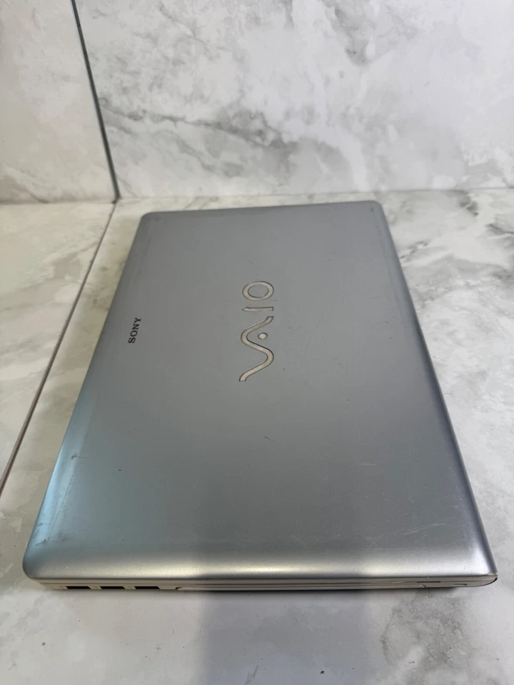 Notebook Sony VAIO VPCF11M1E – Windows 7 – Intel – Vintage da Collezione - Immagine 1 di 4