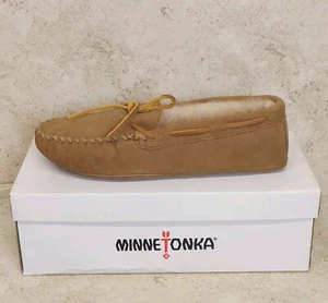 Minnetonka Men's Sheepskin Softsole Moccasin Slippers Size 8 Golden Tan New - Picture 1 of 20