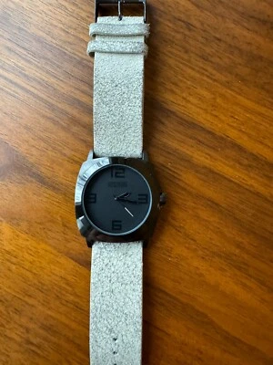 Reloj de cuarzo Kenneth Cole REACTION Street Rk1289 de cuero beige con esfera negra Foto 1 de 4