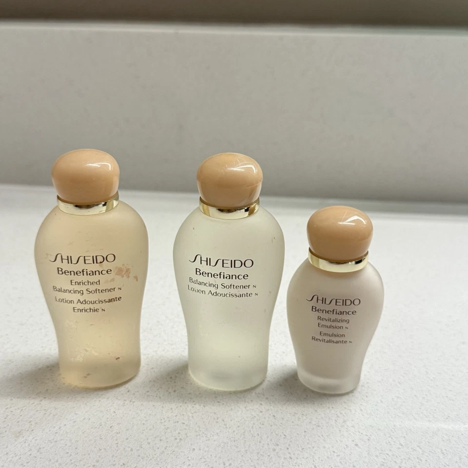 Juego de emulsión revitalizante suavizante equilibrante enriquecido Shiseido Benefiance Foto 1 de 3