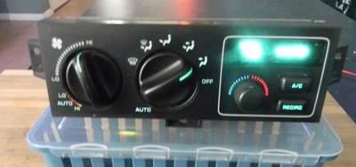 Jeep Grand Cherokee Heater A/C Climate Control 93-95  55036330  J3125330 - Image 1 of 4