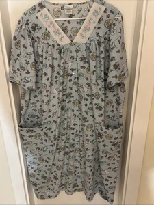 Women’s Simply Basic Snap Front Short Sleeve Robe Cat Graphic Print Size 3XL - Picture 1 of 6
