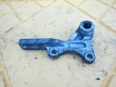 91-95 Yamaha XT600 OEM PINZA DE FRENO TRASERO SUSPENSIÓN SOPORTE DE MONTAJE TRASERO Foto 1 de 4