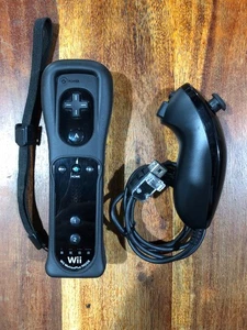 Controller WiiMote Originale con Motion Plus e Nunchuk Wii Funzionante nero - Foto 1 di 5