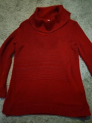 Suéter feminino Calvin Klein médio vermelho solto gola alta manga longa - Imagem 1 de 4