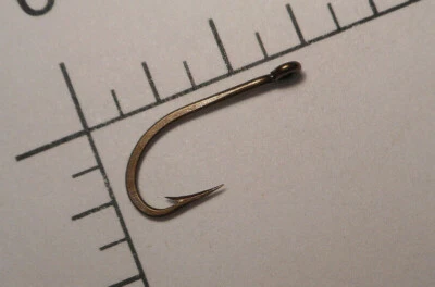 100 Mustad no.8 O'Shaughnessy FLY TYING Hooks RINGED BRONZED EX STRONG 3811 S - Image 1 of 4
