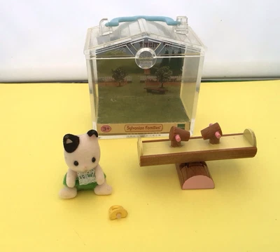 SYLVANIAN FAMILIES TUXEDO CAT BABY CARRY CASE  FIGURE - Image 1 of 4
