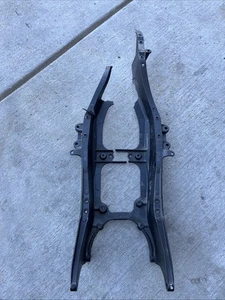 2017-2021 17 18 19 20 21 YZF R6 YZFR6 OEM SUBCHASIS TRASERO SUBCHASIS TRASERO ROTO - Imagen 1 de 21