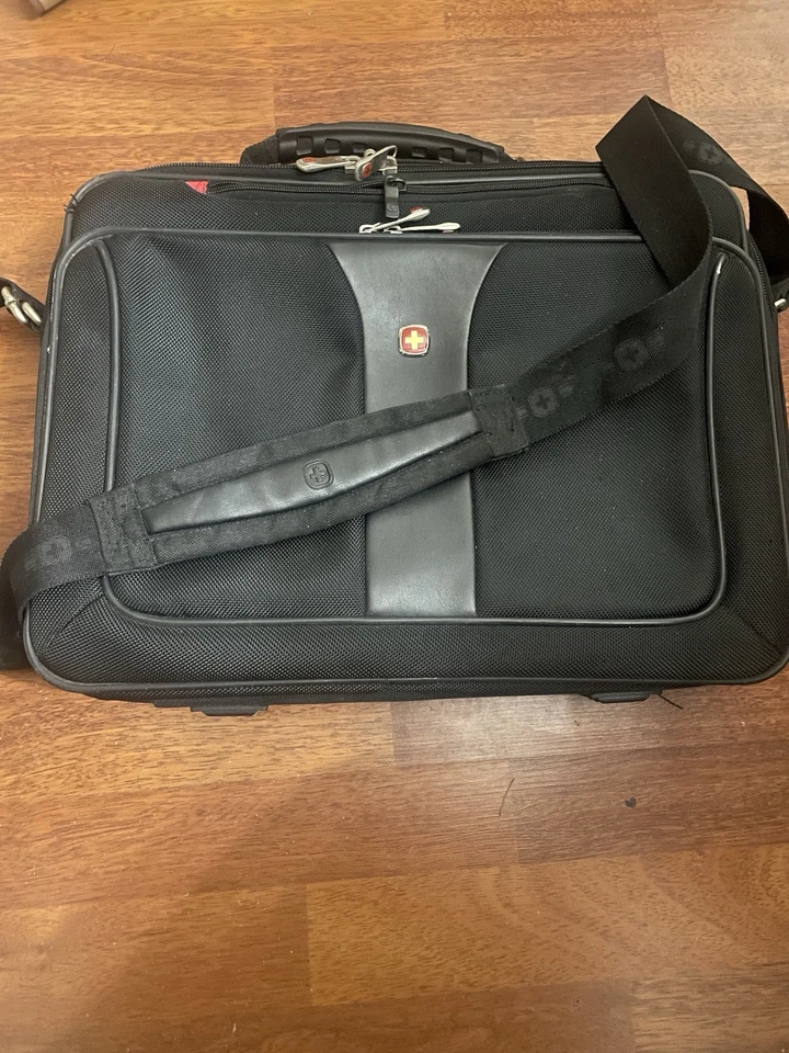 Swiss Gear Wenger 便携式电脑 电脑机箱 单肩包 邮差包 公文包 16x12x4” — 第 1/4 张图片