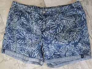 Ladies LANE BRYANT Cuffed Denim Shorts w Stretch, Leaf Design, size 26 - Picture 1 of 2