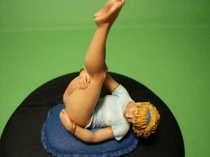 1/18 FIGURE  GIRL  ROSA VROOM  PAINTED  FOR  AUTOART  MINICHAMPS  KK SCALE  CMR - Picture 1 of 4