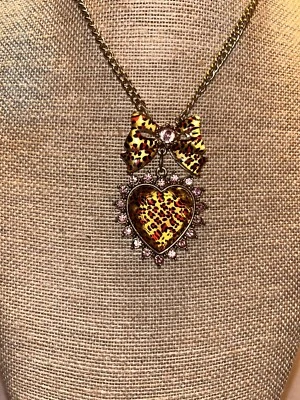 COLLAR GOTA FRONTAL LAZO Y CORAZÓN LEOPARDOS SALTANDO BETSEY JOHNSON Foto 1 de 4