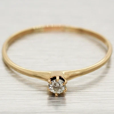 Anillo de compromiso solitario vintage de diamantes redondos de 0,10 quilates - oro amarillo de 14 k Foto 1 de 4