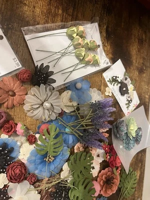 Lot Of Flower Embellishments - Image 1 of 4