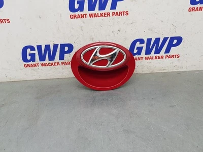 Hyundai Accent Red Tailgate Handle & Badge 2011-2019 817201R200 - image 1 of 2