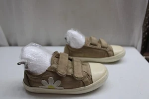 Beige Daisy Sneakers toddler girl, size 8, Old Navy Comfort foam Double Straps - Picture 1 of 9
