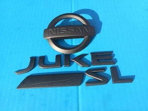 NISSAN JUKE SL BLACK 2012 LETTERING REAR EMBLEM WITH PURE DRIVE LOGO OEM USED - Foto 1 di 7