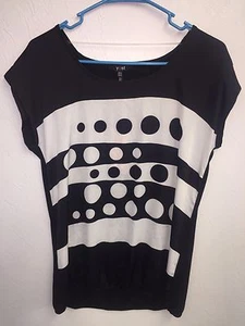 Yest Tee 6 Small Dots Circles Black Ingleton Summer 2 Top NWT Shirt NEW (B17) - Picture 1 of 4