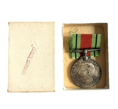 WW2 Canadian Silver 1939-1945 Defence Medal W/ Original Box Authentic - Image 1 of 4