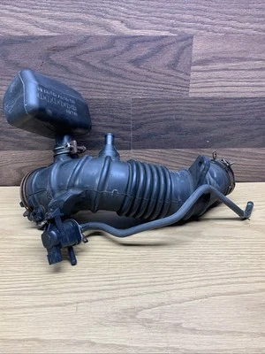 Manguera de tubo de admisión de aire Toyota RAV4 2006-2008 2,4 L 17881-28260 OEM Foto 1 de 4