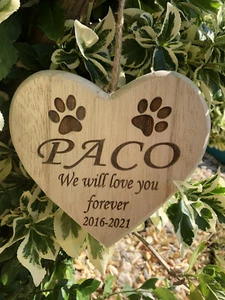 Personalisierte hängende Holzherz Haustier Gedenktafel Katze Hund - Liebe dich für immer - Bild 1 von 4
