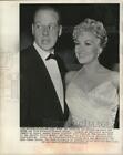 1959 Press Photo Kim Novak with director Richard Quine attend The Helpers Ball