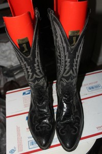 j chisholm boots company