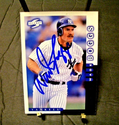 Wade Boggs - 1997 Score Card # 221 - Autograph - Image 1 of 4