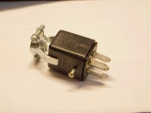 Conector de 4 hojas TRW Cinch Jones P-304-CCT de colección con carcasa trasera y alivio de tensión - Imagen 1 de 2