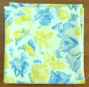 Vintage 90s lemon blue floral cotton fabric sewing remnant FQ 20 x 20 " - Picture 1 of 1