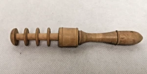 Ancien outil de couturière, porte fil et poinçonneur en buis - Picture 1 of 5