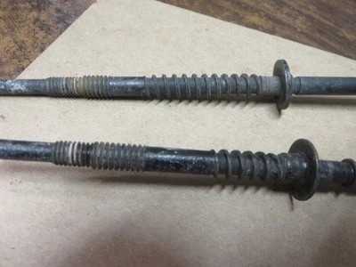 CHEVY GMC s10 s15 95-97 SONOMA 94-97 PAQUETE DE PERNOS DE FAROS JUEGO DE 2 PIEZAS OEM Foto 1 de 4