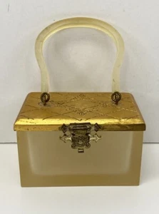 Vintage Lucite Handtasche Form Schmuckschatulle geätzt goldfarben Top mit Lucite Griff - Bild 1 von 9