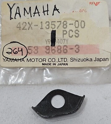 Nuevo de Lote Antiguo Original Yamaha Colector Cubierta Arandela Virago 1100 750 700 1000 XV920 OEM NUEVO Foto 1 de 3