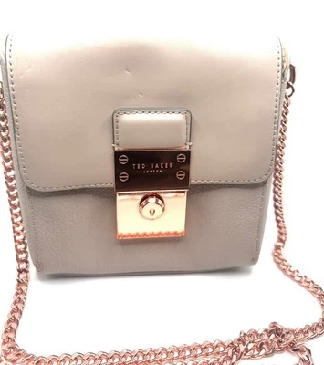 Bolso bandolera Ted Baker cuero nude.  herrajes oro rosa. Foto 1 de 4