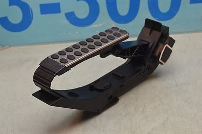 10-13 W221 MERCEDES BENZ S550 S600 S400 S63 GAS ACCELERATION PEDAL 2213000204  - Image 1 of 4