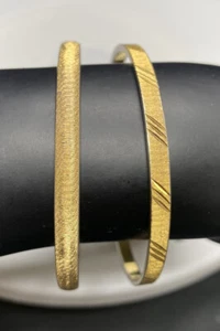 Set di (2) bracciali vintage MONET tono oro FIRMATI - Foto 1 di 6