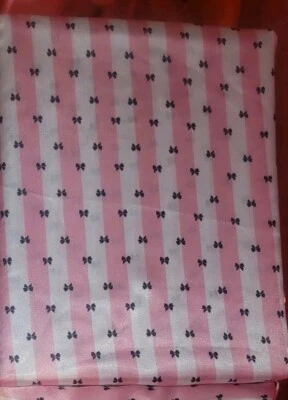 BETSEY JOHNSON АТЛАСНЫЕ ПРОСТЫНИ РОЗОВАЯ ПОЛОСА ЧЕРНЫЙ БАНТ ПЛОСКАЯ ПРОСТЫНЯ И НАВОЛОЧКА КОРОЛЕВА - Изображение 1 из 2